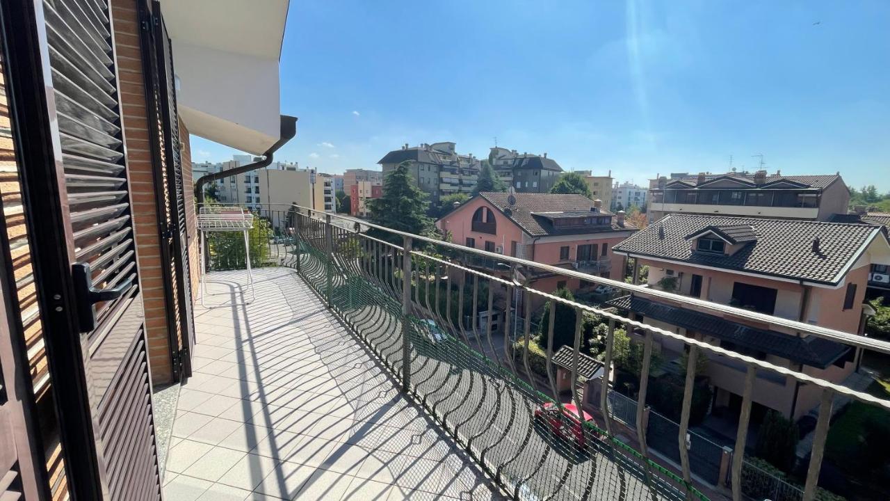 Dehomes - Relax & Business Apartments Buccinasco Bagian luar foto