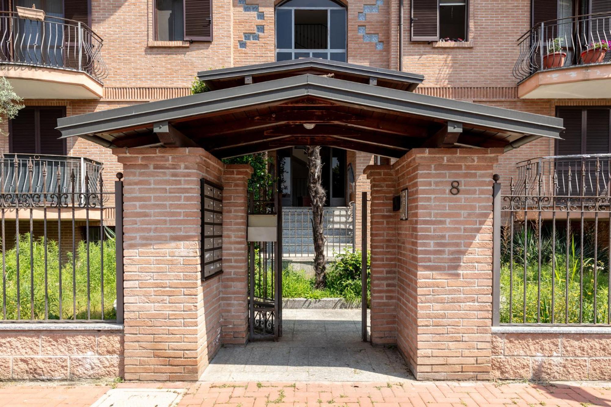 Dehomes - Relax & Business Apartments Buccinasco Bagian luar foto